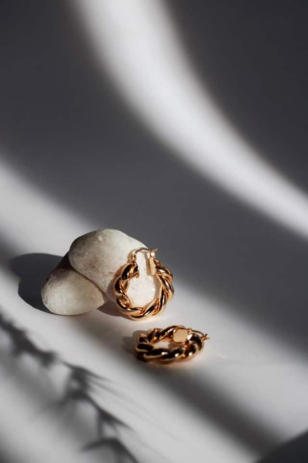 Comment rester chic avec des bijoux en macramé pour un événement de networking?